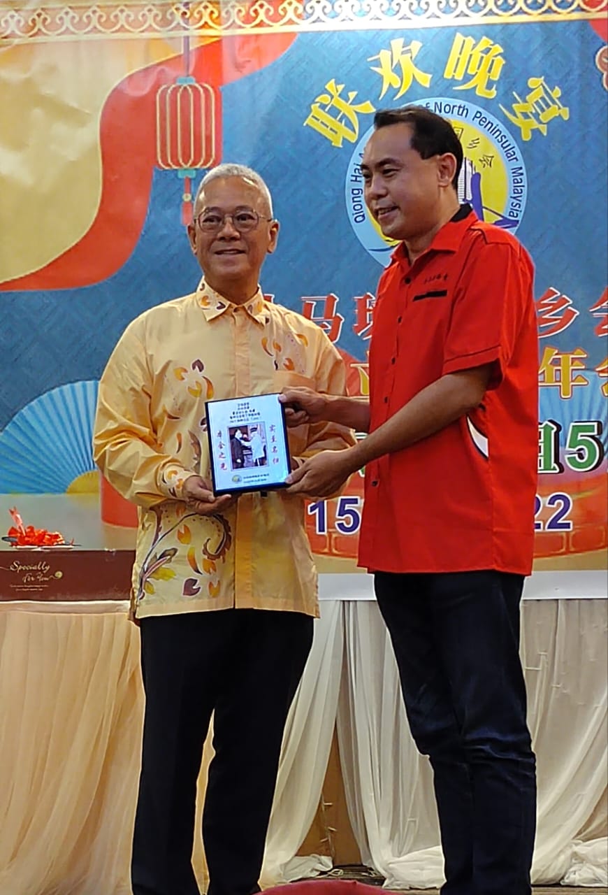 颁发受封勋章仪式